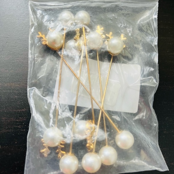 Reindeer pearl pin - Picture 4 of 7